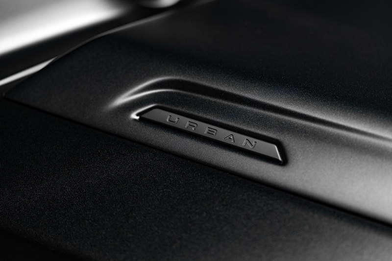 urban_automotive_widetrack_a_carbon_clad_makeover_for_the_mercedes_g_wagon_17